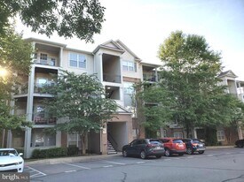 12112 Garden Grove Cir in Fairfax, VA - Building Photo