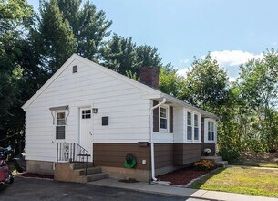 52 Dickey St in Manchester, NH - Building Photo - Building Photo