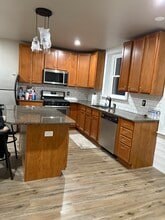 709 DeKalb St in Bridgeport, PA - Foto de edificio - Building Photo