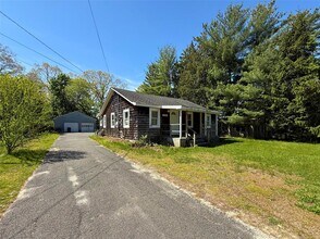 1035 Parkway St in Riverhead, NY - Building Photo - Building Photo