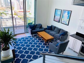 690 SW 1st Ct, Unit 2317 in Miami, FL - Building Photo - Building Photo
