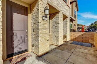 26417 Choral Ln in Santa Clarita, CA - Building Photo - Building Photo