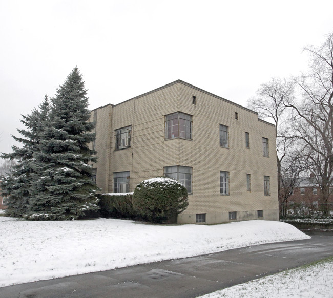 1100 W Hillcrest Ave in Dayton, OH - Building Photo - Building Photo