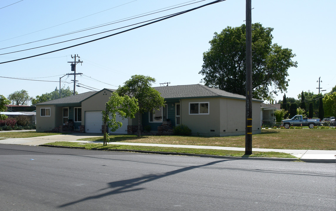 1004-1008 2nd Ave in Redwood City, CA - Building Photo