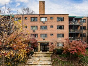 2325 42nd St NW in Washington, DC - Building Photo - Building Photo