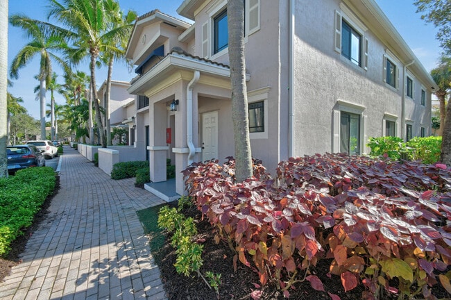 2804 Sarento Pl in Palm Beach Gardens, FL - Building Photo - Building Photo