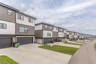 Landmark Townhomes at Creekwood Chappelle in Edmonton, AB - Building Photo