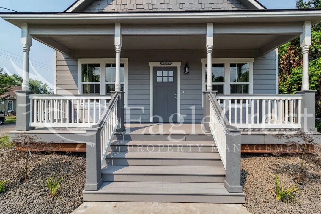 1001 Pomona St in Walla Walla, WA - Building Photo