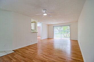 3453 NW 44th St in Lauderdale Lakes, FL - Building Photo - Building Photo