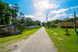 Ten Rocks Mobile Home Park in Lakeland, FL - Building Photo - Other