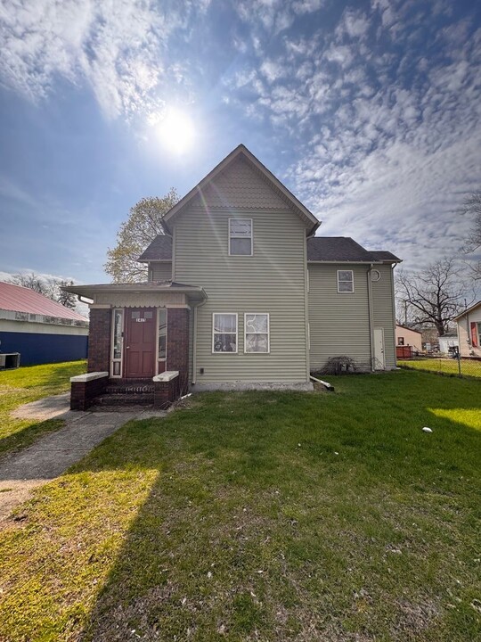 1415 W Franklin St in Elkhart, IN - Foto de edificio