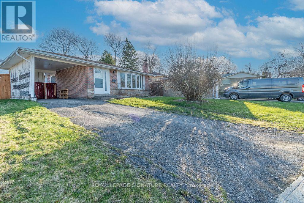 163 Hazelglen Dr in Kitchener, ON - Building Photo