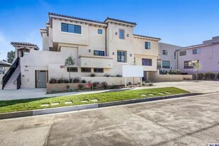 2218 Montrose Ave, Unit #G in Montrose, CA - Building Photo