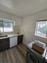 1049 56th St, Unit Lower in Oakland, CA - Foto de edificio - Building Photo