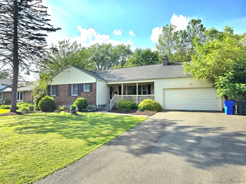 16 Brightview Dr in West Hartford, CT - Building Photo
