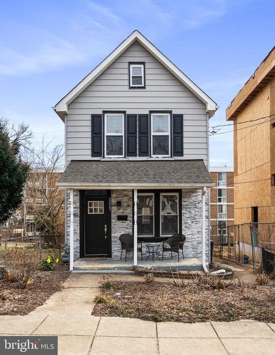 2427 Girard Pl NE in Washington, DC - Building Photo