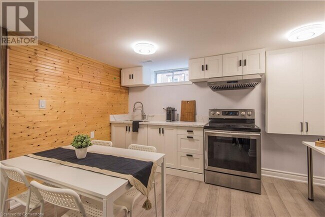 143 Coach Hill Dr in Kitchener, ON - Building Photo - Building Photo