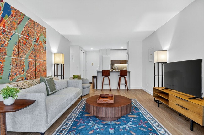 68 W 37th St in New York, NY - Building Photo - Building Photo