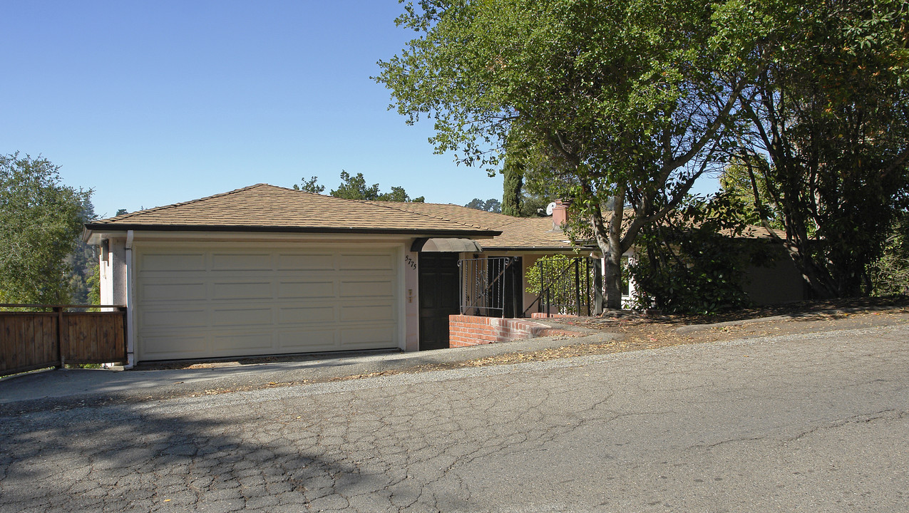 5775-5777 Snake Rd in Oakland, CA - Building Photo