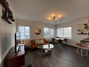 511 75th St, Unit 1 in Miami Beach, FL - Foto de edificio - Building Photo