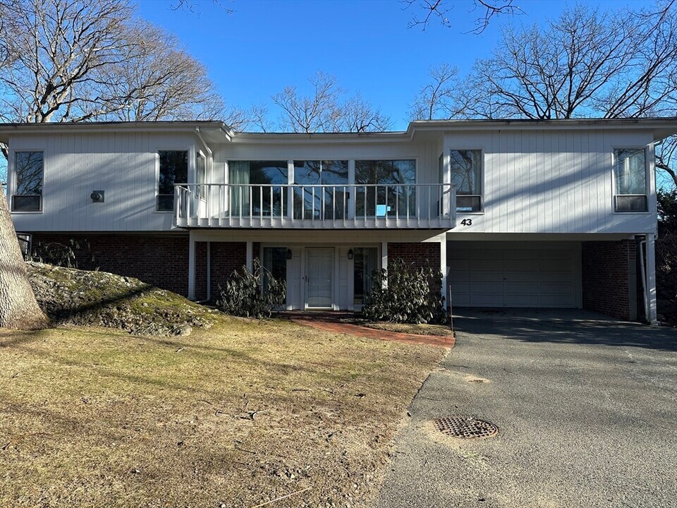 43 Fairgreen Pl in Chestnut Hill, MA - Building Photo