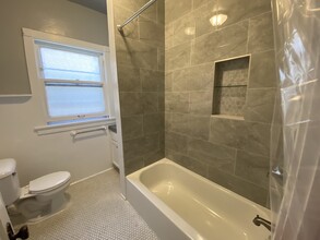 3406 N Downer Ave, Unit First Floor in Milwaukee, WI - Building Photo - Building Photo