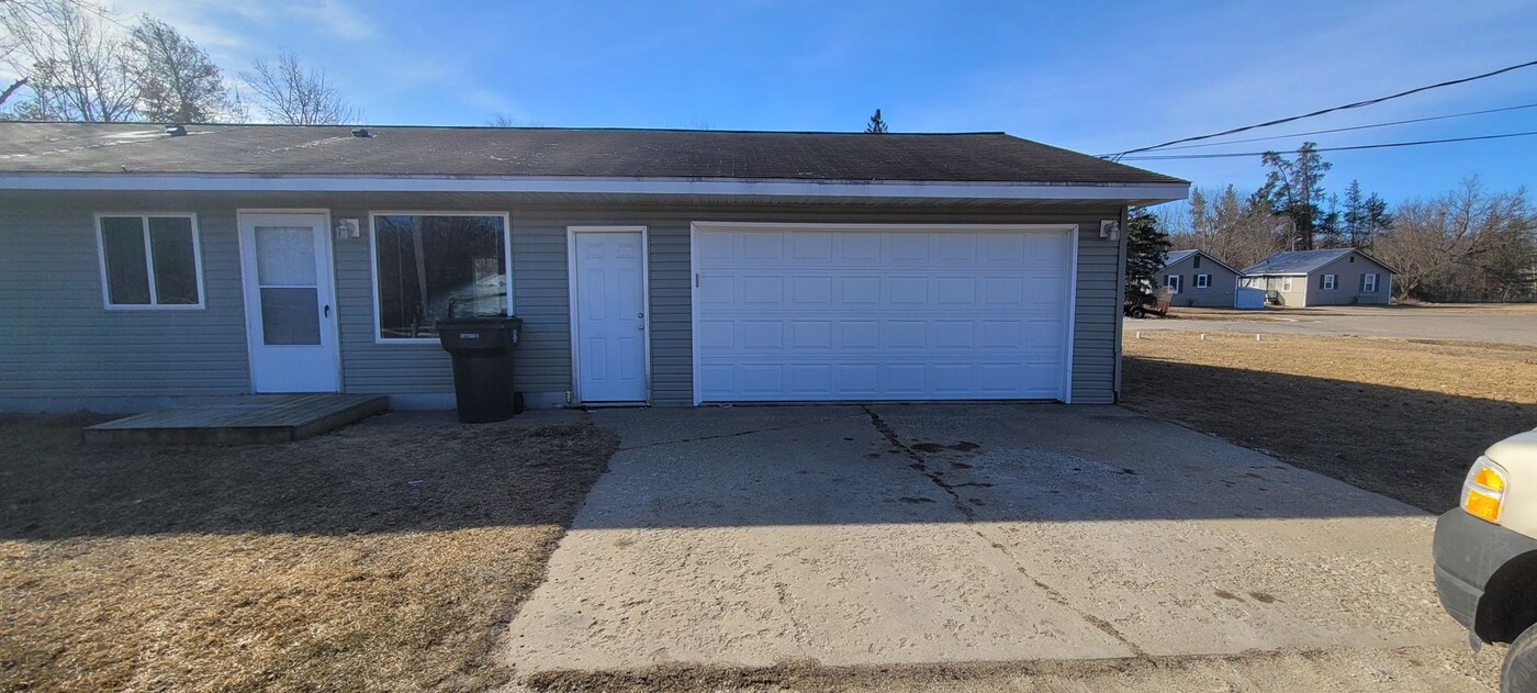 138 Inglewood St NW in Bemidji, MN - Building Photo