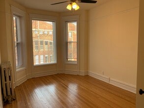 1039 W Barry Ave, Unit 1 in Chicago, IL - Building Photo - Building Photo