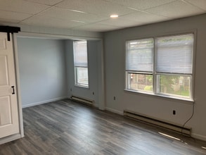 225233-233 Main St in Benton, PA - Foto de edificio - Building Photo