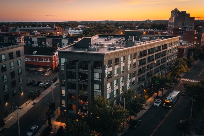 240 Congress Ave in New Haven, CT - Building Photo - Building Photo