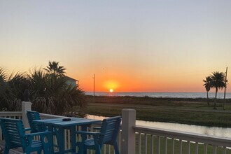 3180 Sea Castle Dr in Port Bolivar, TX - Building Photo - Building Photo