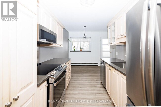 14 Norris Pl in St Catharines, ON - Building Photo - Building Photo