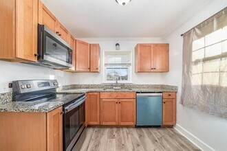 11733 Idlewild Rd in Matthews, NC - Building Photo - Building Photo