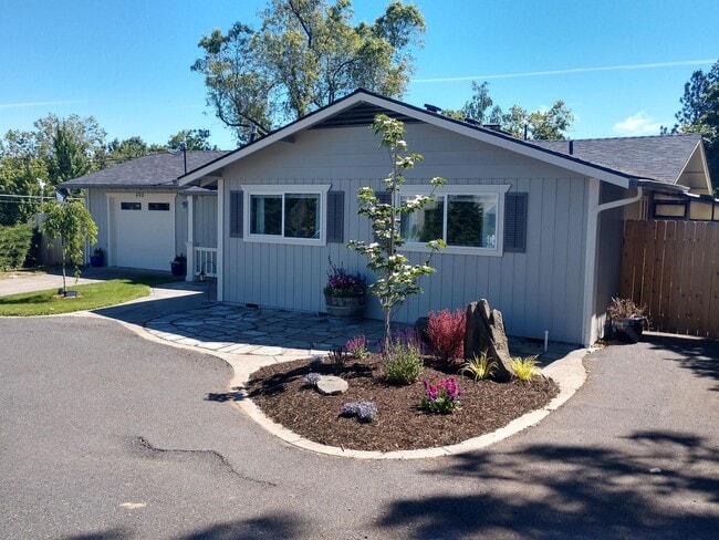 490 G St in Jacksonville, OR - Building Photo - Building Photo