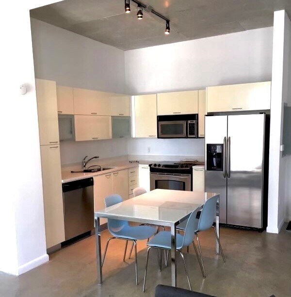 234 NE 3rd St, Unit LP09 in Miami, FL - Foto de edificio - Building Photo