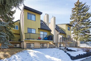 123 13 Av NE in Calgary, AB - Building Photo