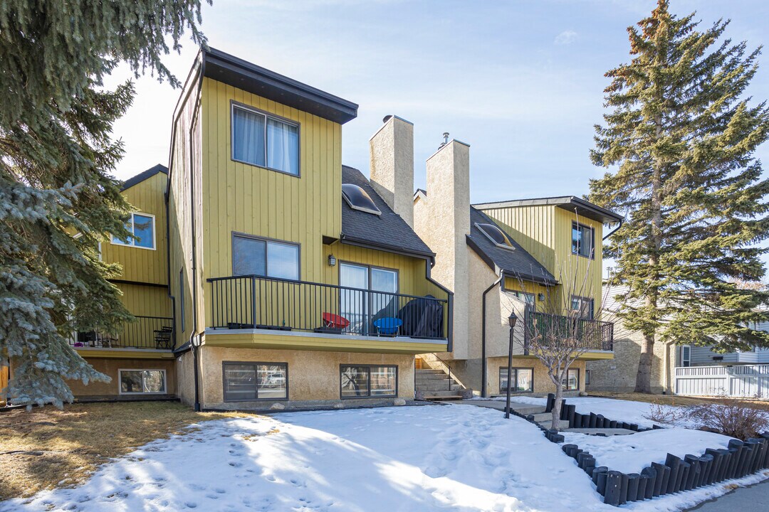 123 13 Av NE in Calgary, AB - Building Photo