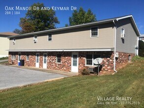 176 Oak Manor Dr in York, PA - Building Photo - Building Photo