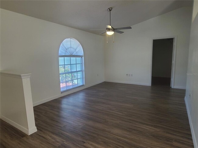 2837 Pondview Dr in Haines City, FL - Foto de edificio - Building Photo