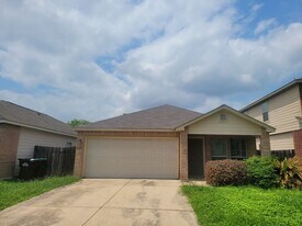 6635 Hartnet Fields in Converse, TX - Building Photo