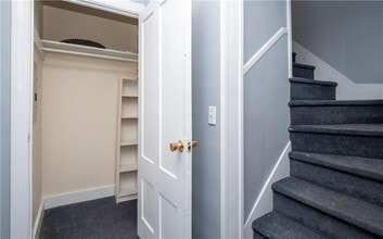 438 Wolcott Ave in Middletown, RI - Foto de edificio - Building Photo