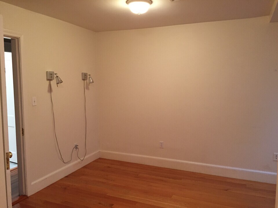 1900 Washington St, Unit 3 in Auburndale, MA - Building Photo