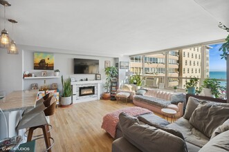 3950 N Lake Shore Dr, Unit 2015 in Chicago, IL - Building Photo - Building Photo