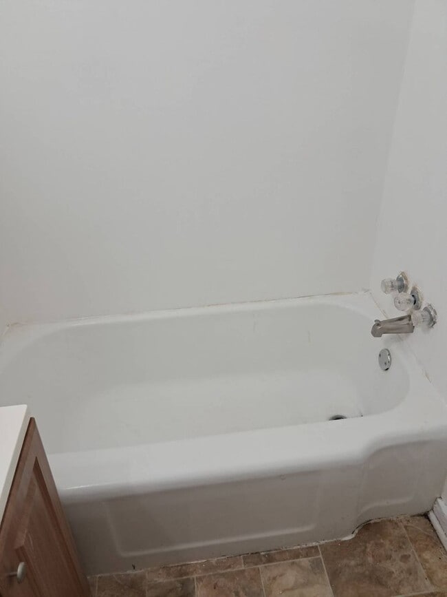 1206 W Lincoln Ave in Milwaukee, WI - Foto de edificio - Building Photo