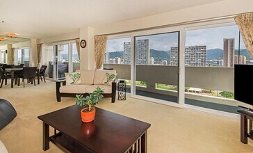2085 Ala Wai Blvd in Honolulu, HI - Building Photo - Building Photo