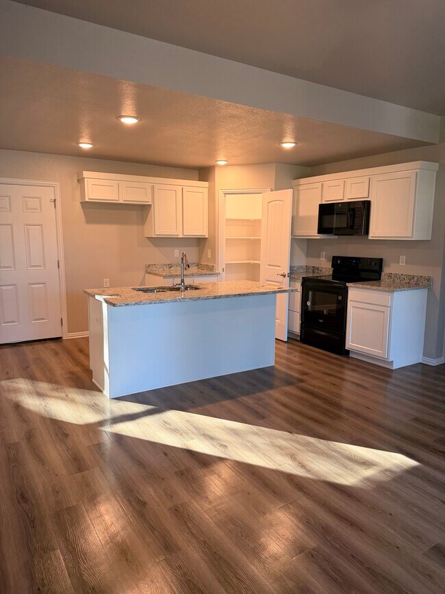 713 Pemberly in Colbert, OK - Building Photo - Building Photo