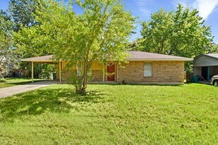 112 Laurie Ln in Willis, TX - Building Photo