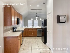 4034 Heavenly Way in Heartland, TX - Foto de edificio - Building Photo