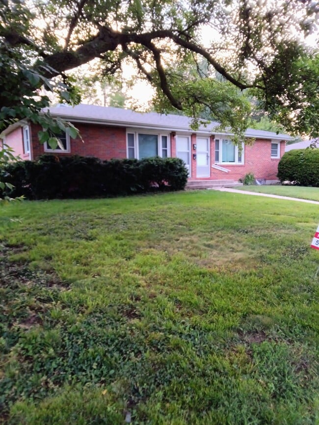 101 Pinewood Dr, Unit Pinewood