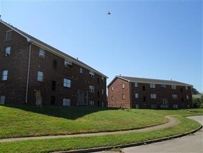 Courtside Apartments in Lexington, KY - Building Photo - Building Photo